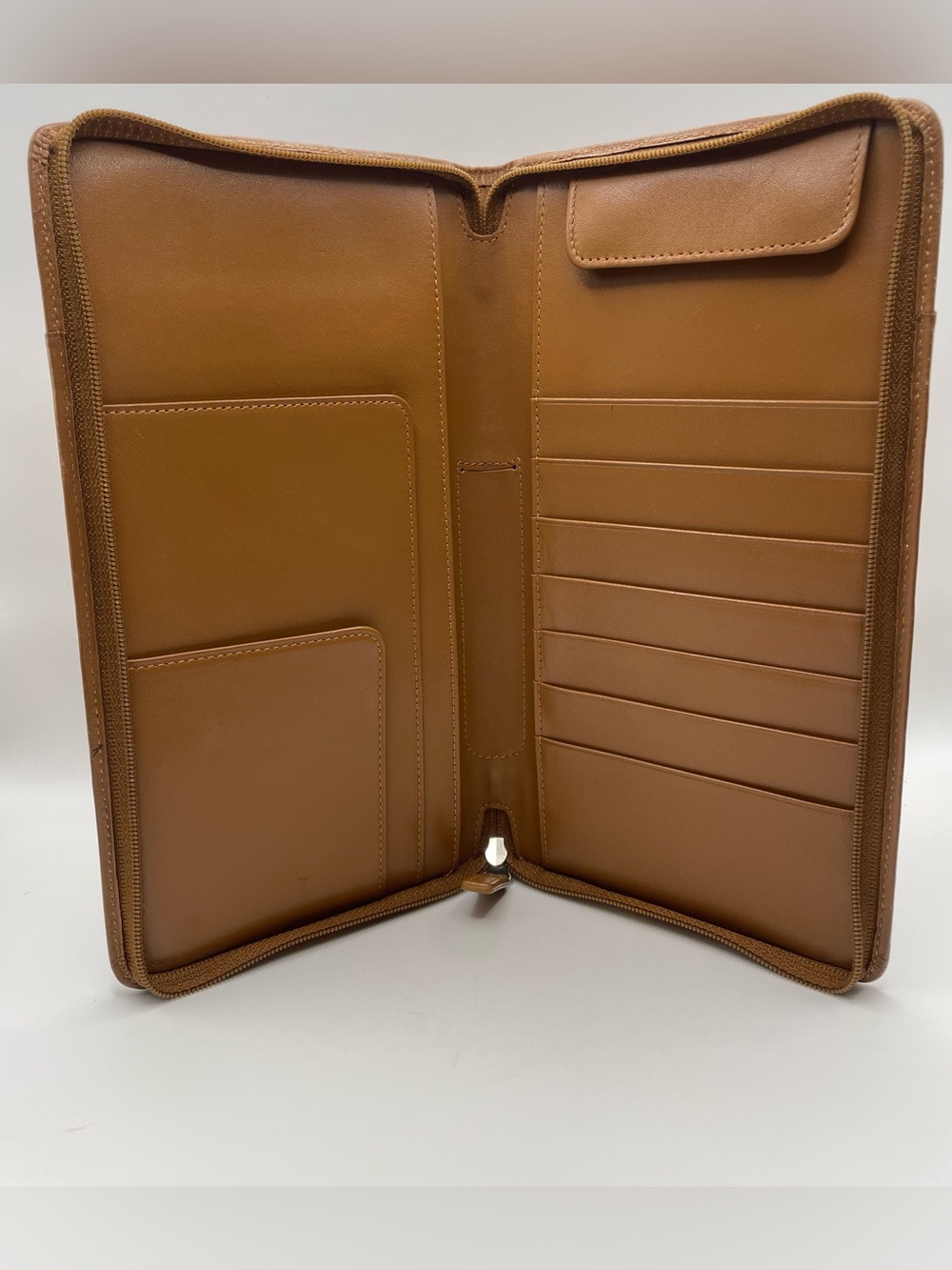 Levenger Fine Leather Travel Wallet Organizer Zip-Around